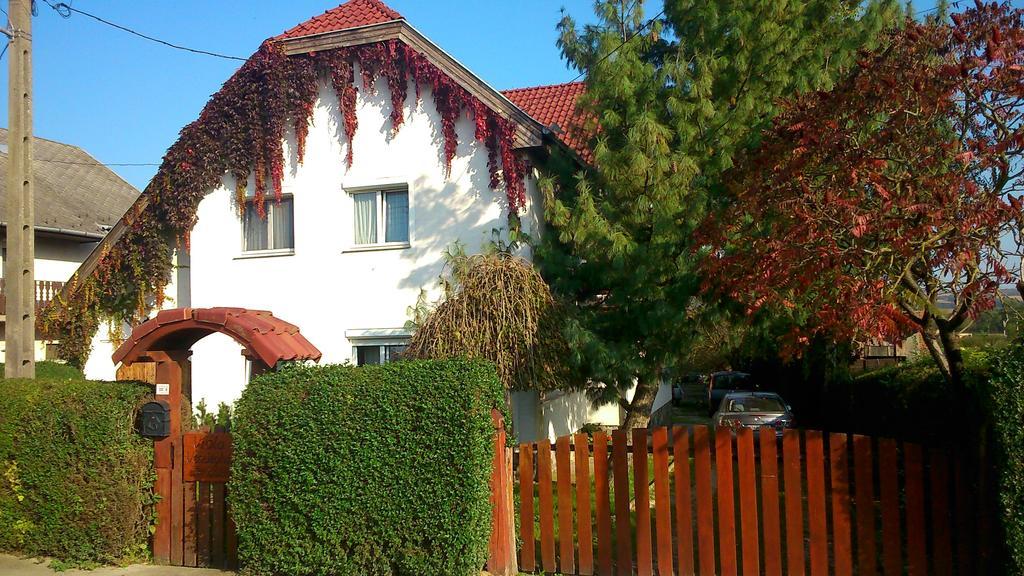 Viola Vendeghaz Lägenhet Kehidakustány Exteriör bild